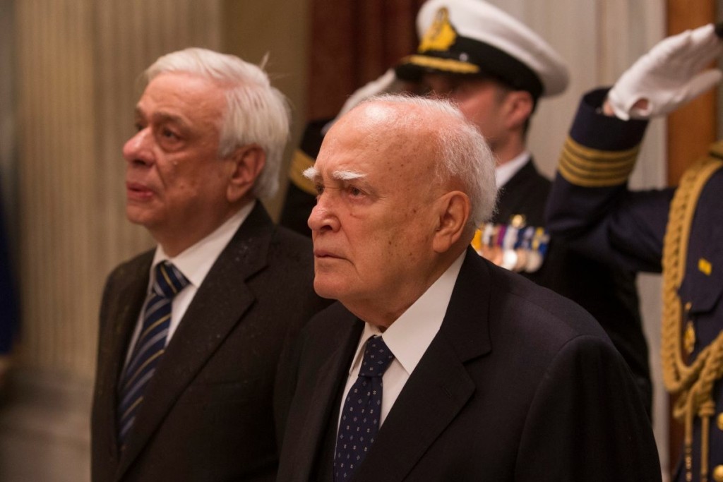 Δήλωση Παυλόπουλου για το θάνατο του Κάρολου Παπούλια – “Υπηρέτησε πολλαπλώς τον δημόσιο βίο”