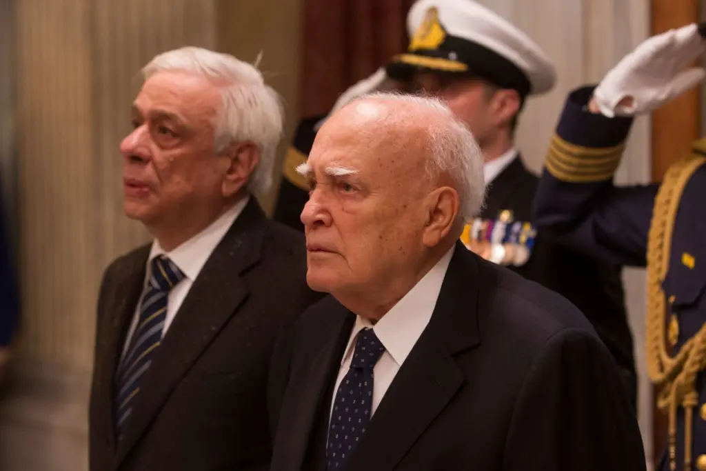 Δήλωση Παυλόπουλου για το θάνατο του Κάρολου Παπούλια – “Υπηρέτησε πολλαπλώς τον δημόσιο βίο”