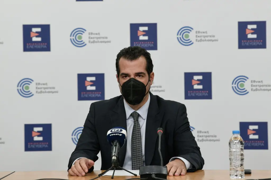 Ο Πλεύρης ξεκαθαρίζει – “Το πρόστιμο στους ανεμβολίαστους 60άρηδες αναστέλλεται, δεν καταργείται”