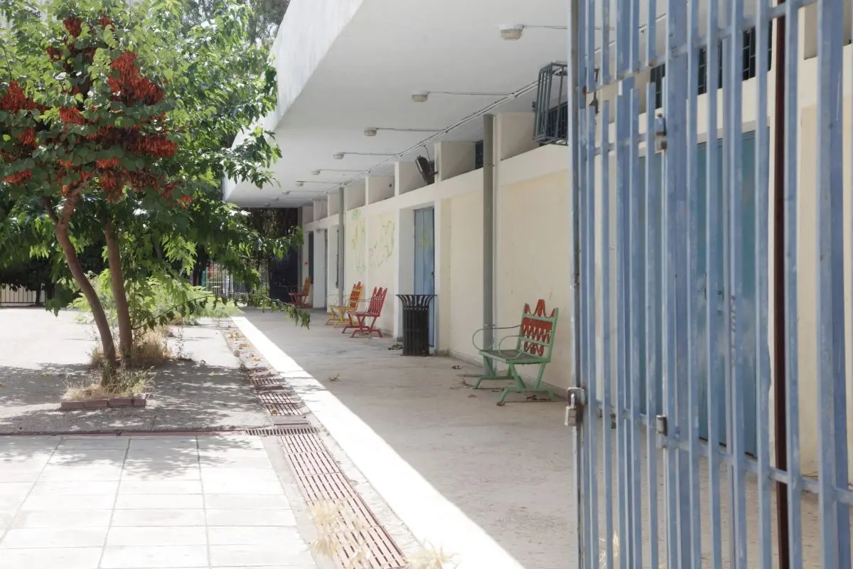 Βίντεο ντροπής από ΕΠΑΛ στην Αττική – Καθηγητής ξυλοκοπά άγρια μαθήτρια μέσα στην τάξη