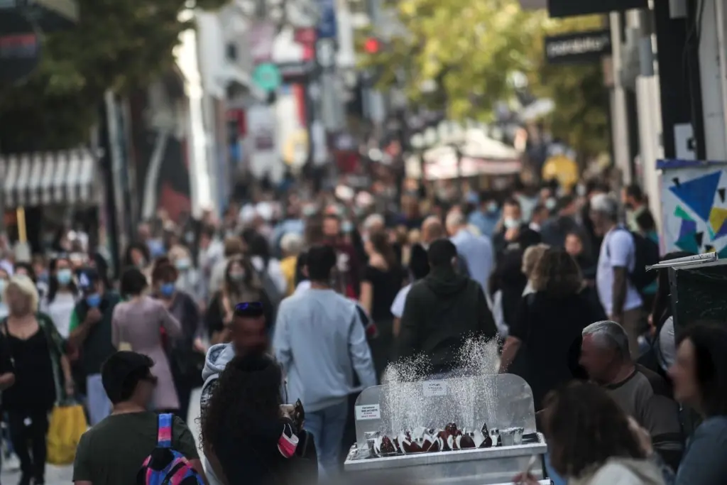 “Βράζει” το κέντρο της Αθήνας με κορονοϊό – Πόσες μολύνσεις καταγράφονται σε Αττική και Θεσσαλονίκη
