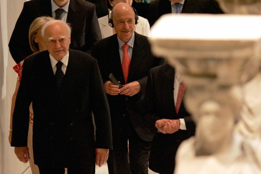Η λιτή δήλωση του Κώστα Σημίτη για τον θάνατο του Κάρολου Παπούλια – “Υπήρξε φίλος και αφοσιωμένος αγωνιστής”