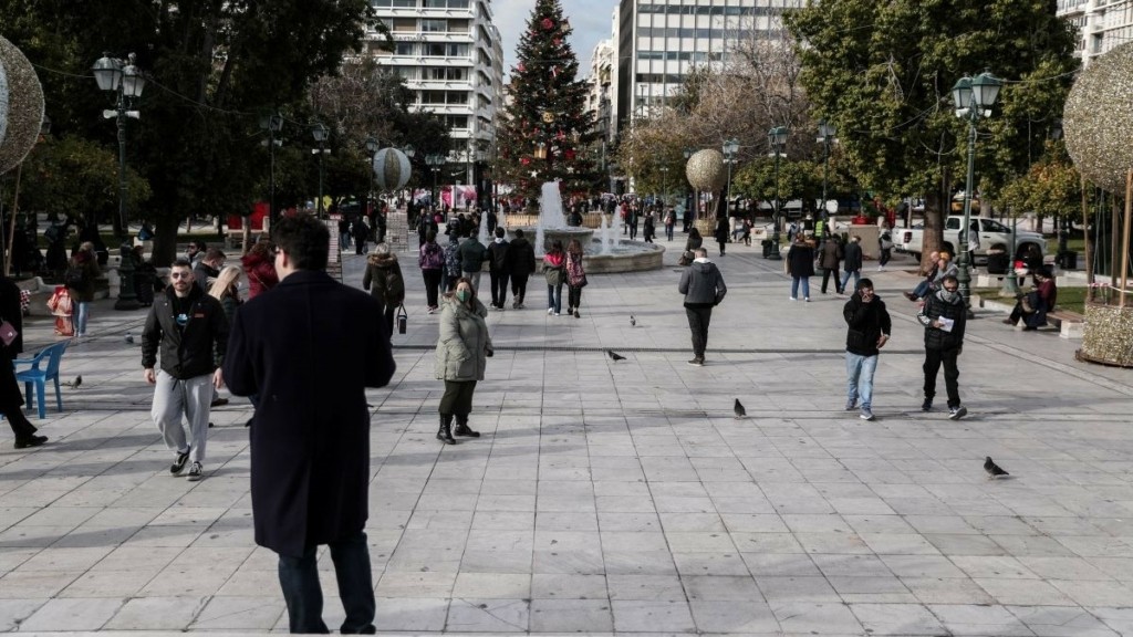 Σχεδόν τα μισά κρούσματα στην Αττική – Ακόμα επτά περιοχές “τριψήφιες”