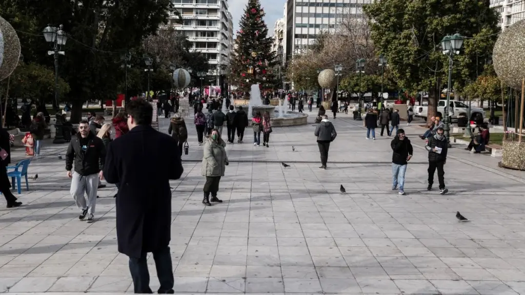 Σχεδόν τα μισά κρούσματα στην Αττική – Ακόμα επτά περιοχές “τριψήφιες”