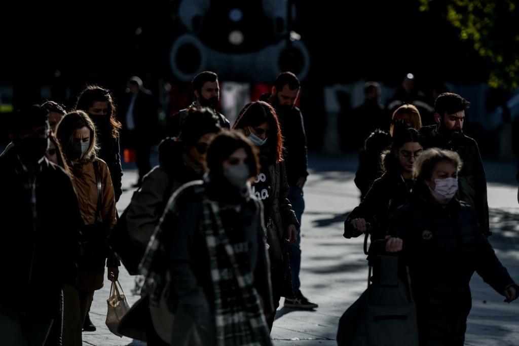 Στο “βαθύ κόκκινο” σχεδόν όλη η χώρα – Ποιες περιοχές μπαίνουν στο επίπεδο 5 του επιδημιολογικού χάρτη
