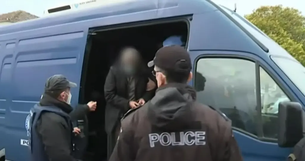 Στις φυλακές Λάρισας οδηγούνται οι τρεις προφυλακισθέντες “Θεματοφύλακες του Συντάγματος”