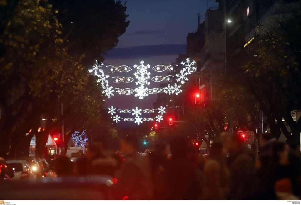 Γραφείο τελετών στη Θεσσαλονίκη το τερμάτισε – Στόλισαν ξωτικά να μεταφέρουν το πτώμα χιονάνθρωπου (pics)