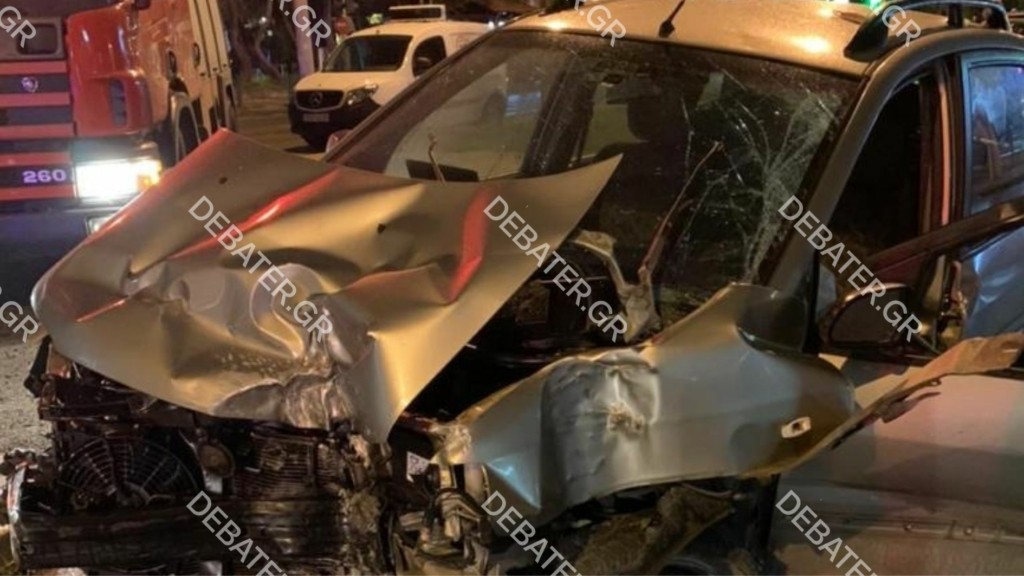 Σοκαριστικές εικόνες από το θανατηφόρο τροχαίο στην Κατεχάκη – Θρήνος για τον 27χρονο και την 23χρονη (pics&vids)