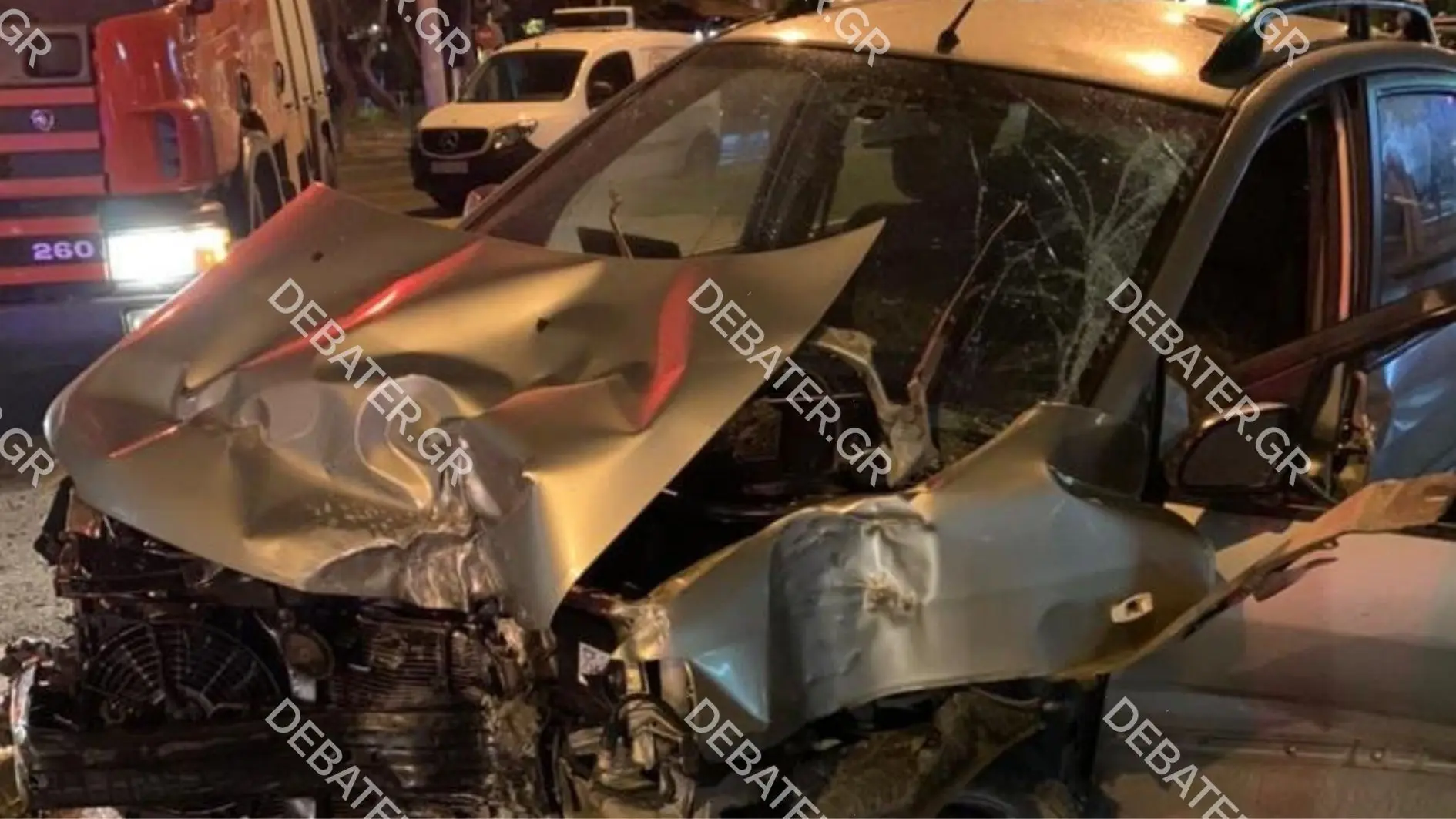 Σοκαριστικές εικόνες από το θανατηφόρο τροχαίο στην Κατεχάκη – Θρήνος για τον 27χρονο και την 23χρονη (pics&vids)