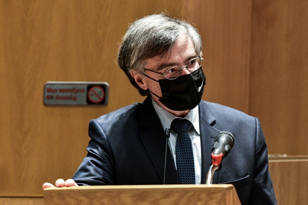 “Παράθυρο” για νέα μέτρα λόγω της Όμικρον αφήνει ο Τσιόδρας – Η ενόχληση σε ερώτηση σχετικά με τη μελέτη για τις ΜΕΘ