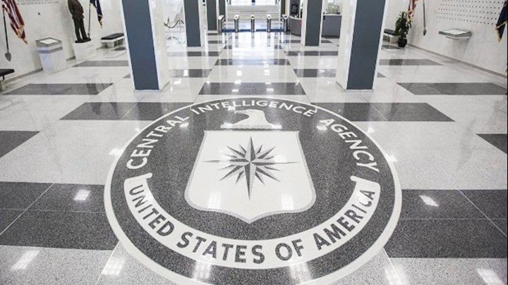Η CIA “στρέφει το δάχτυλο” στον Πούτιν και υποστηρίζει ότι μαζεύει στρατό στα σύνορα με την Ουκρανία