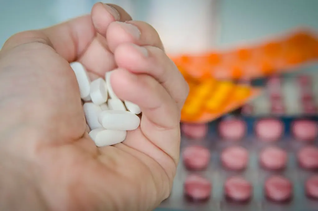 Απόφαση “σταθμός” από τον FDA – Ενέκρινε το χάπι της Pfizer κατά του κορονοϊού