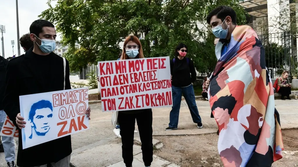 “Χτυπούσαν τον Ζακ Κωστόπουλο με ασυγκράτητο μίσος και μεγάλη μανία” – “Κόλαφος” αυτόπτης μάρτυρας
