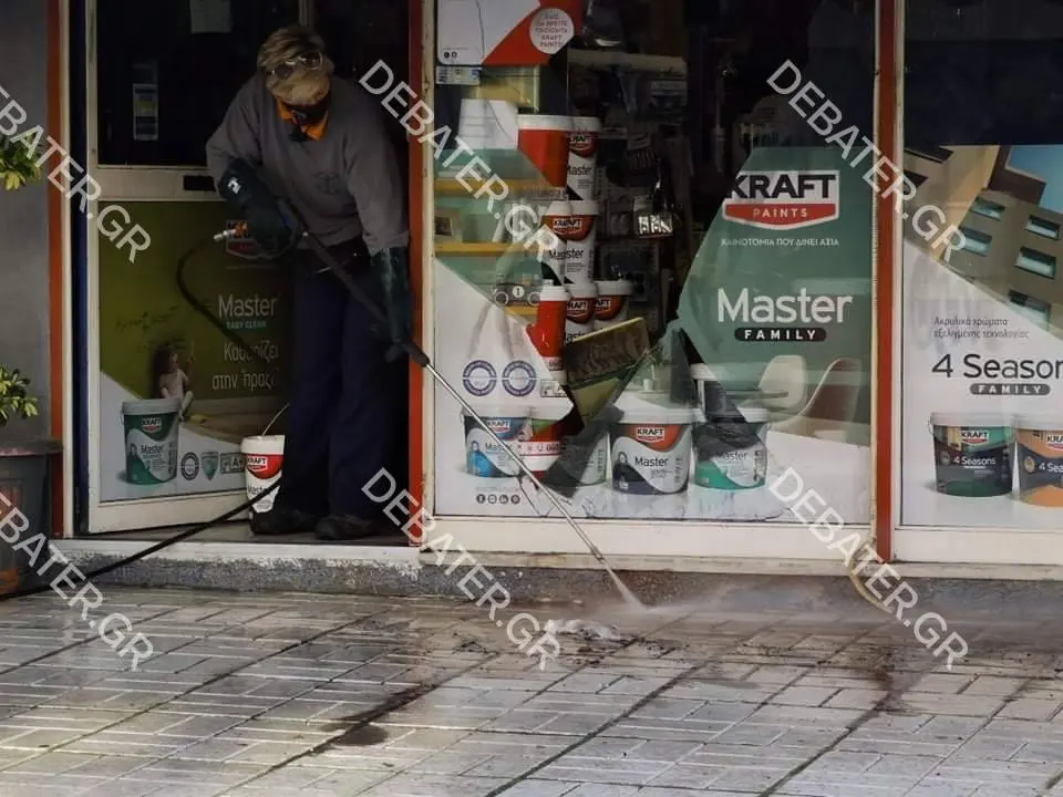 Νέες ανατριχιαστικές λεπτομέρειες για το έγκλημα στη Γλυφάδα – Τον έσφαξε με στρατιωτικό μαχαίρι (pics&vid)
