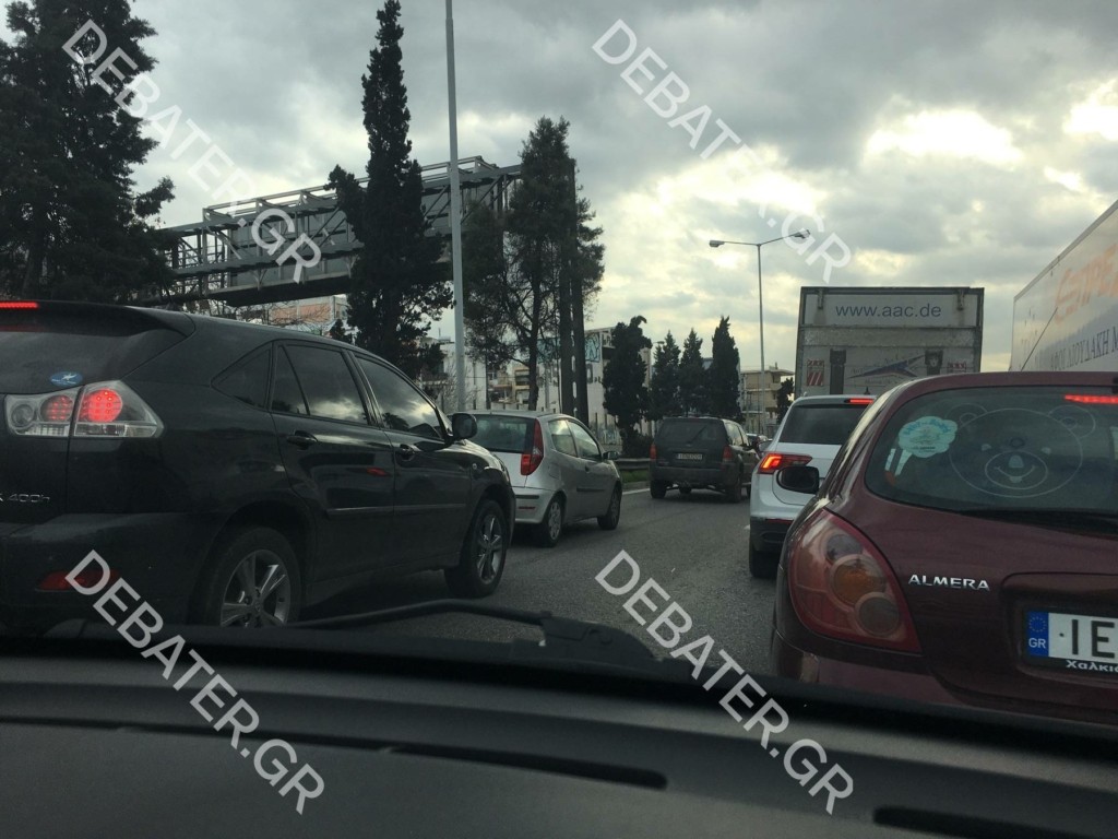 Κίνηση ΤΩΡΑ- Καραμπόλα στον Κηφισό, κομφούζιο στο ρεύμα προς Πειραιά