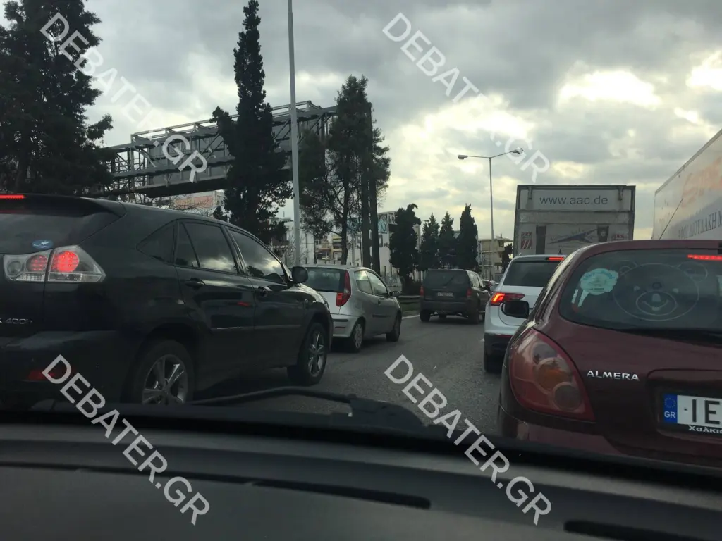 Κίνηση ΤΩΡΑ- Καραμπόλα στον Κηφισό, κομφούζιο στο ρεύμα προς Πειραιά