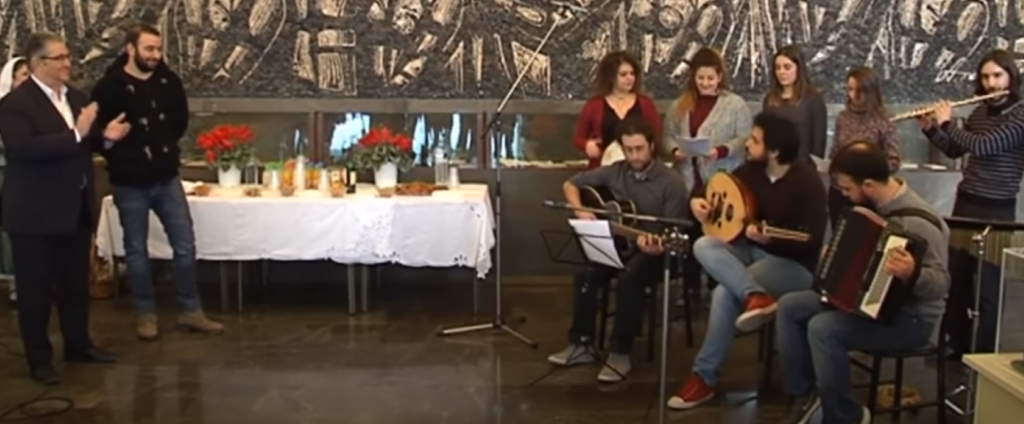 Τα Πρωτοχρονιάτικα κάλαντα άκουσε ο Δημήτρης Κουτσούμπας από μαθητές