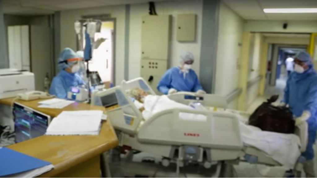 Ορφανά δύο παιδιά που έχασαν σε λίγες ημέρες τους δύο ανεμβολίαστους γονείς τους στη Λαμία