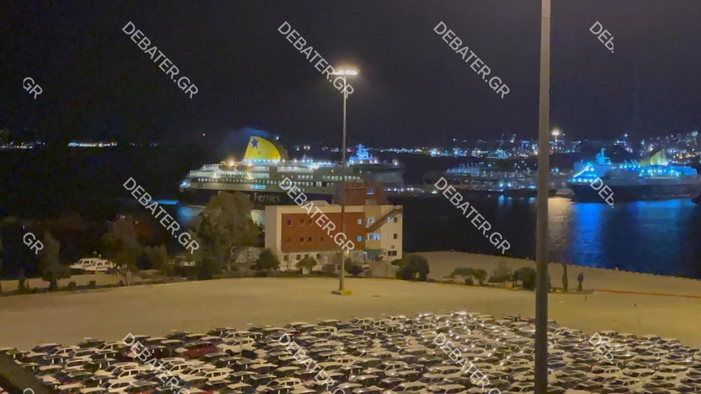Το Blue Star Delos έκανε “ποδαρικό” στο λιμάνι του Πειραιά για το 2022 (pics&vid)