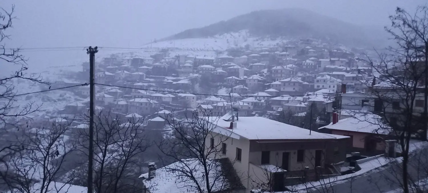 “Ντύθηκαν” στα λευκά τα ορεινά της Λάρισας – Εντυπωσιακές εικόνες
