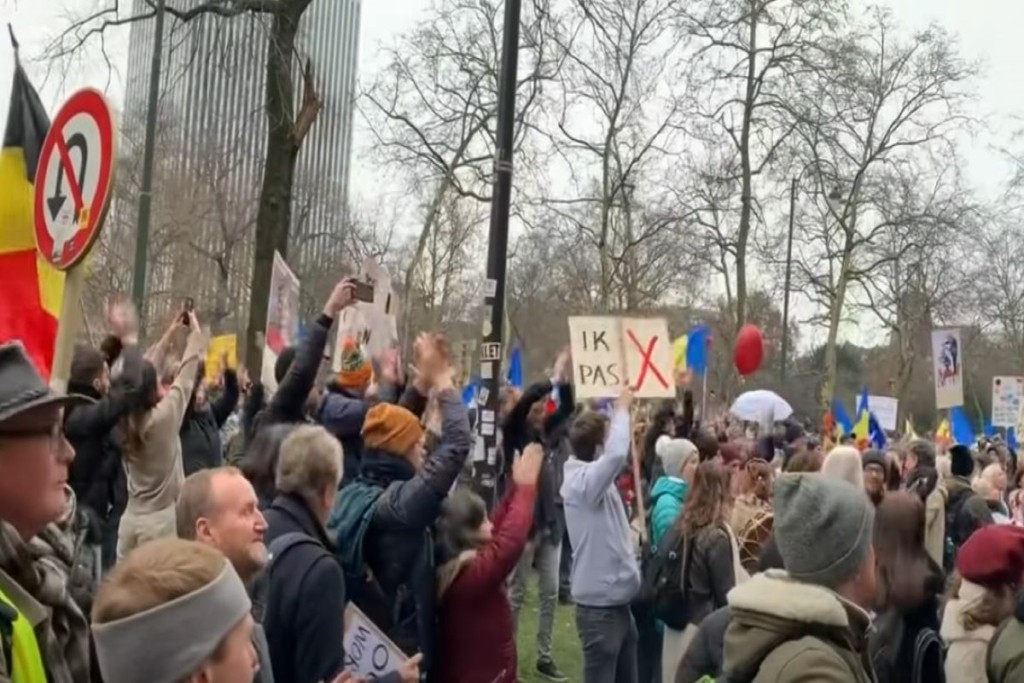 Επεισόδια σε διαδήλωση κατά των μέτρων για την πανδημία στις Βρυξέλλες