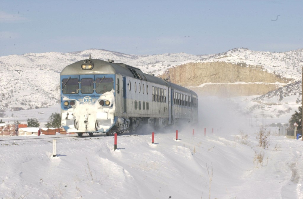 Το “Express της ταλαιπωρίας” – “Μας είπαν να πιούμε νερό από το χιόνι” – Ξεσπούν οι επιβάτες τρένου στην Οινόη
