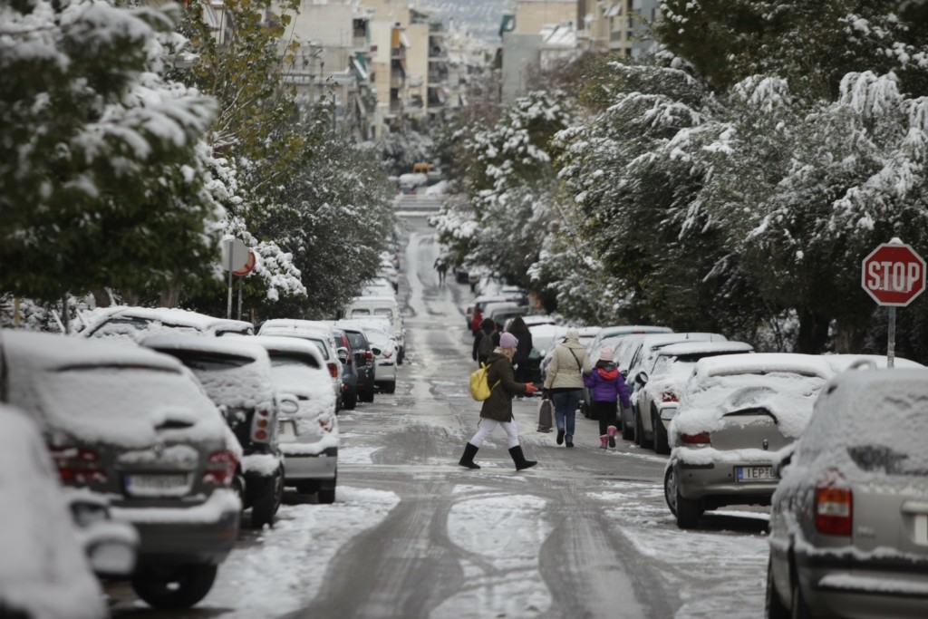 Έσπασε το πόδι του και έμεινε εγκλωβισμένος στον  πάγο για 17 ώρες – Η “Οδύσσεια” ενός πολίτη στην κακοκαιρία “Ελπίς”