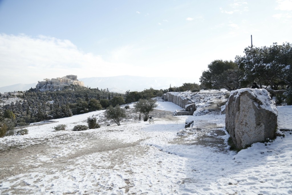 “Γροιλανδία” η Ελλάδα από σήμερα Τετάρτη – Έρχονται χιόνια και στο Σύνταγμα (vids)