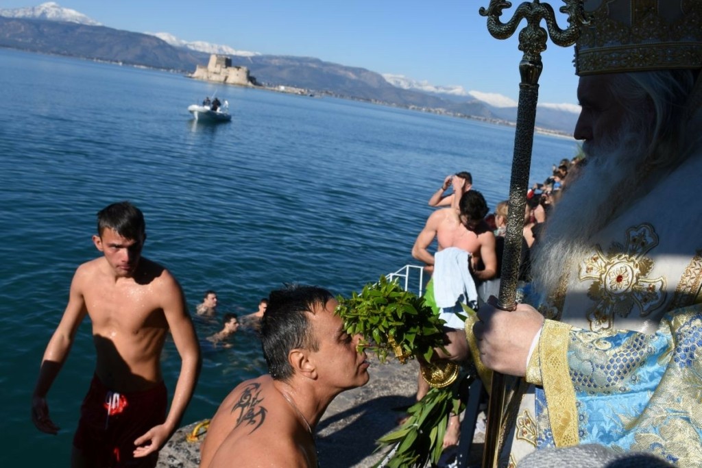 Γιορτή των Θεοφανίων – Η προέλευσή της και τα έθιμα που έχουμε στη χώρα