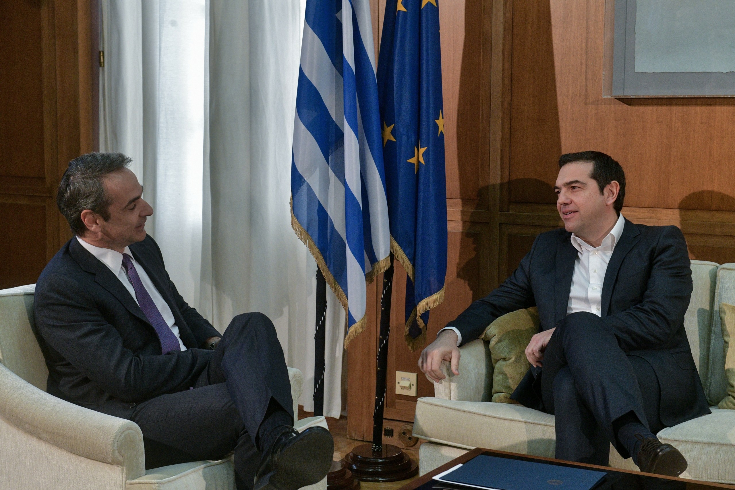 Tα περαστικά του Μητσοτάκη στον Τσίπρα που είναι θετικός στον κορονοϊό