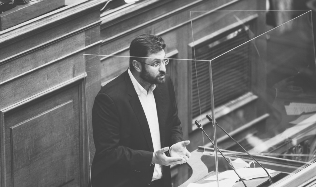 Από την αριστεία και την αξιοκρατία στην μετριοκρατία και την  κομματοκρατία
