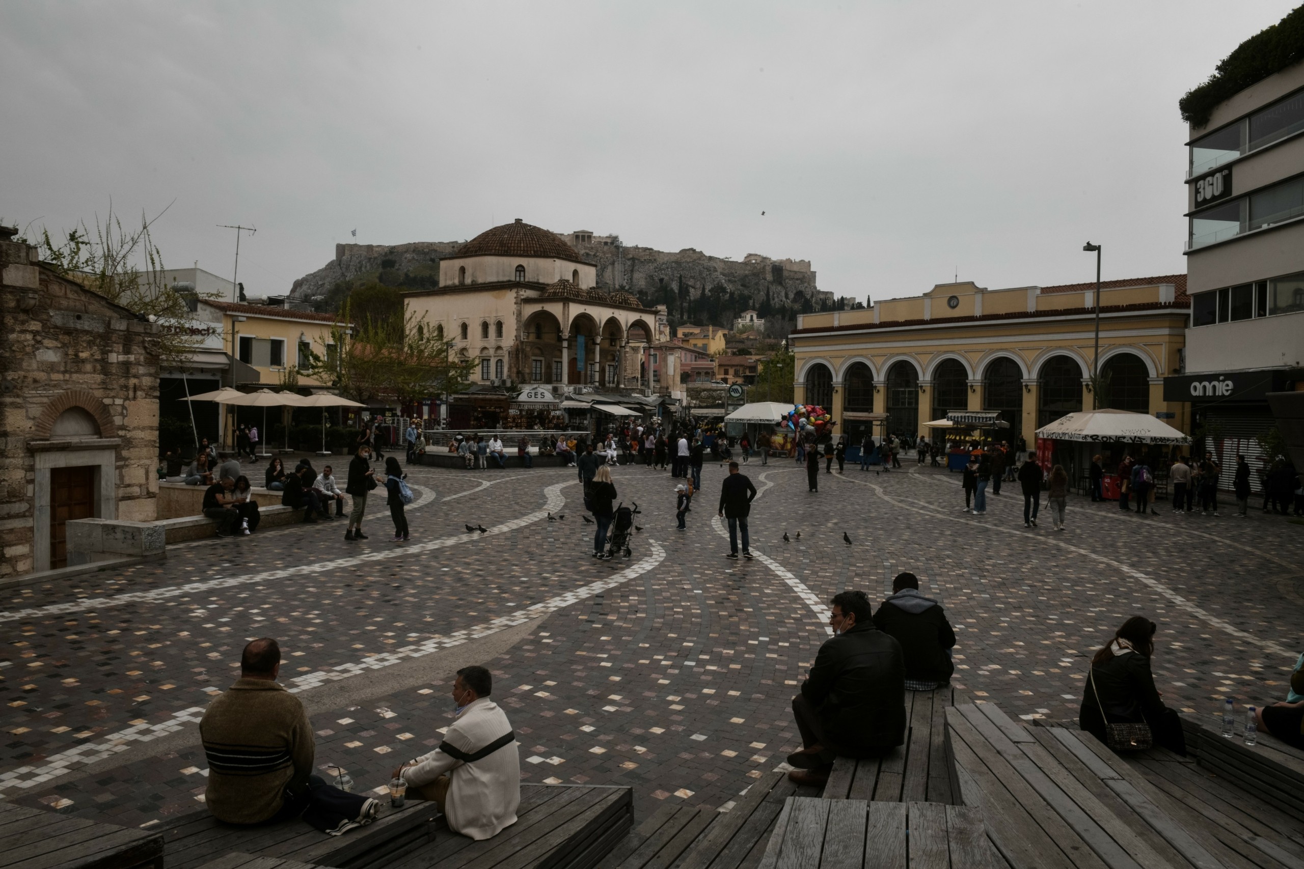 “Συννεφιασμένη Κυριακή” ξημέρωσε – Χειμωνιάτικος ο καιρός με κρύο και ανέμους
