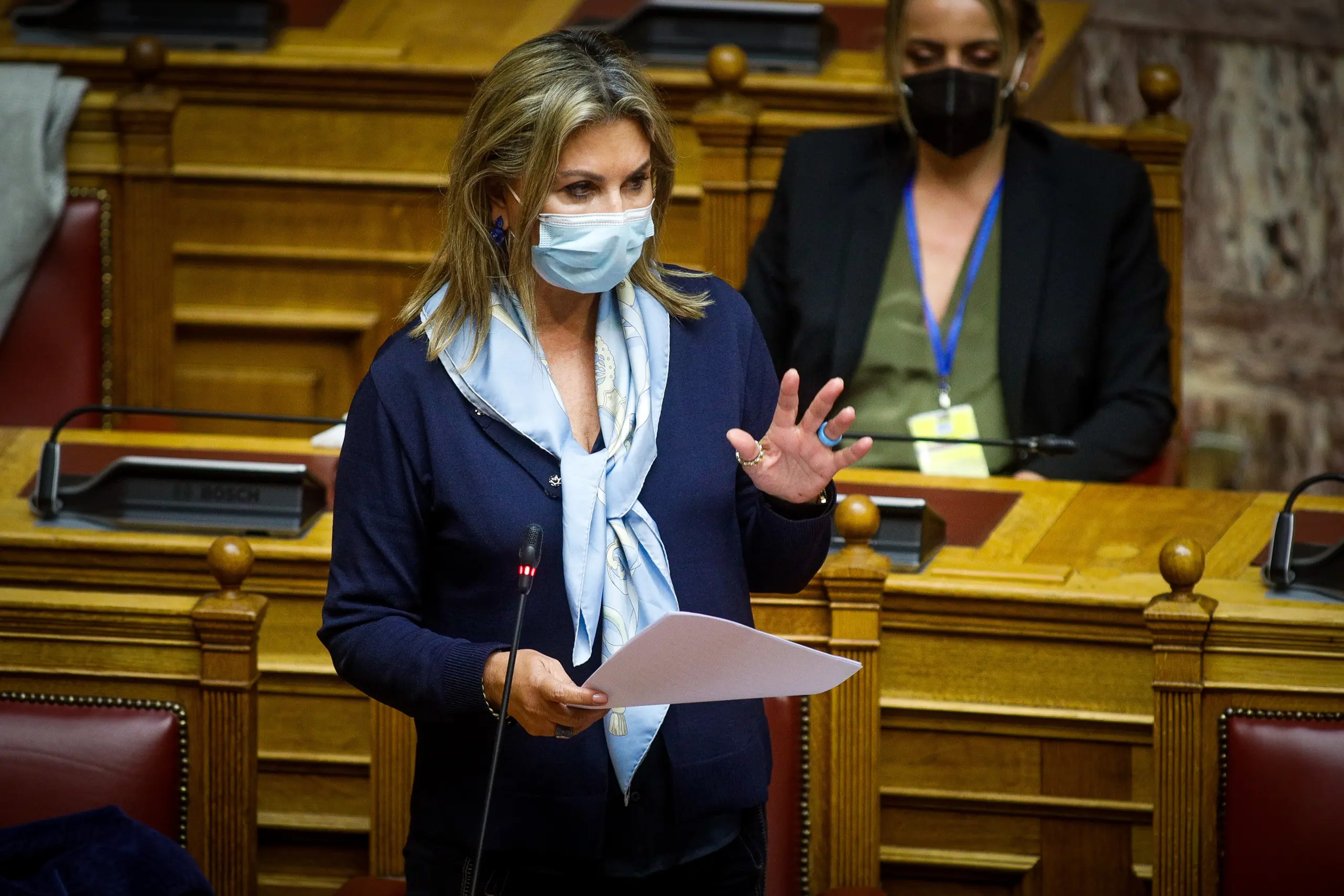 Υπάρχει επάρκεια σε τεστ για θετικούς μαθητές και εκπαιδευτικούς, διαβεβαιώνει η Ζέττα Μακρή (vid)