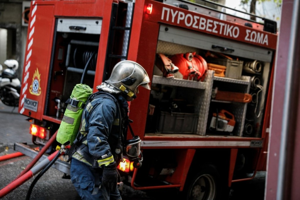 Σε κίνδυνο η ζωή 46χρονου πυροσβέστη στην Άρτα – Ενημέρωσε πως δε νιώθει τα πόδια και τα χέρια του