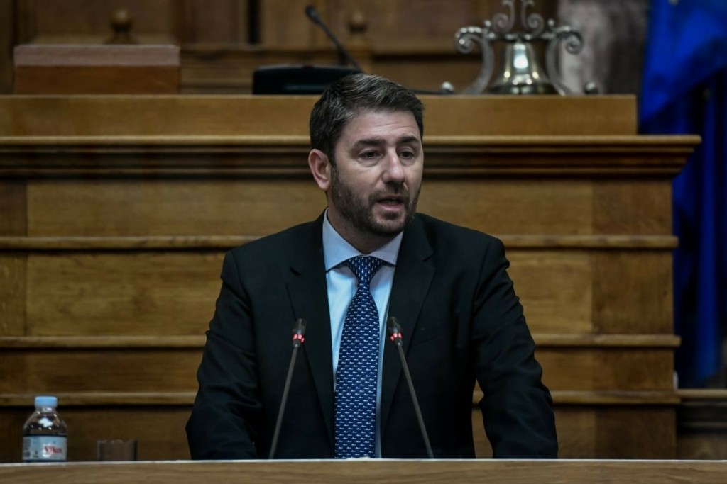 “Αποφασίζετε με βάση το συμφέρον μεγάλων ιδιωτικών κέντρων” καταγγέλλει την κυβέρνηση το ΚΙΝΑΛ
