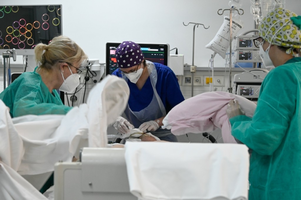 Γιατί παραμένει στα ύψη ο αριθμός των νεκρών από κορονοϊό – Πότε “βλέπουν” αποκλιμάκωση οι ειδικοί