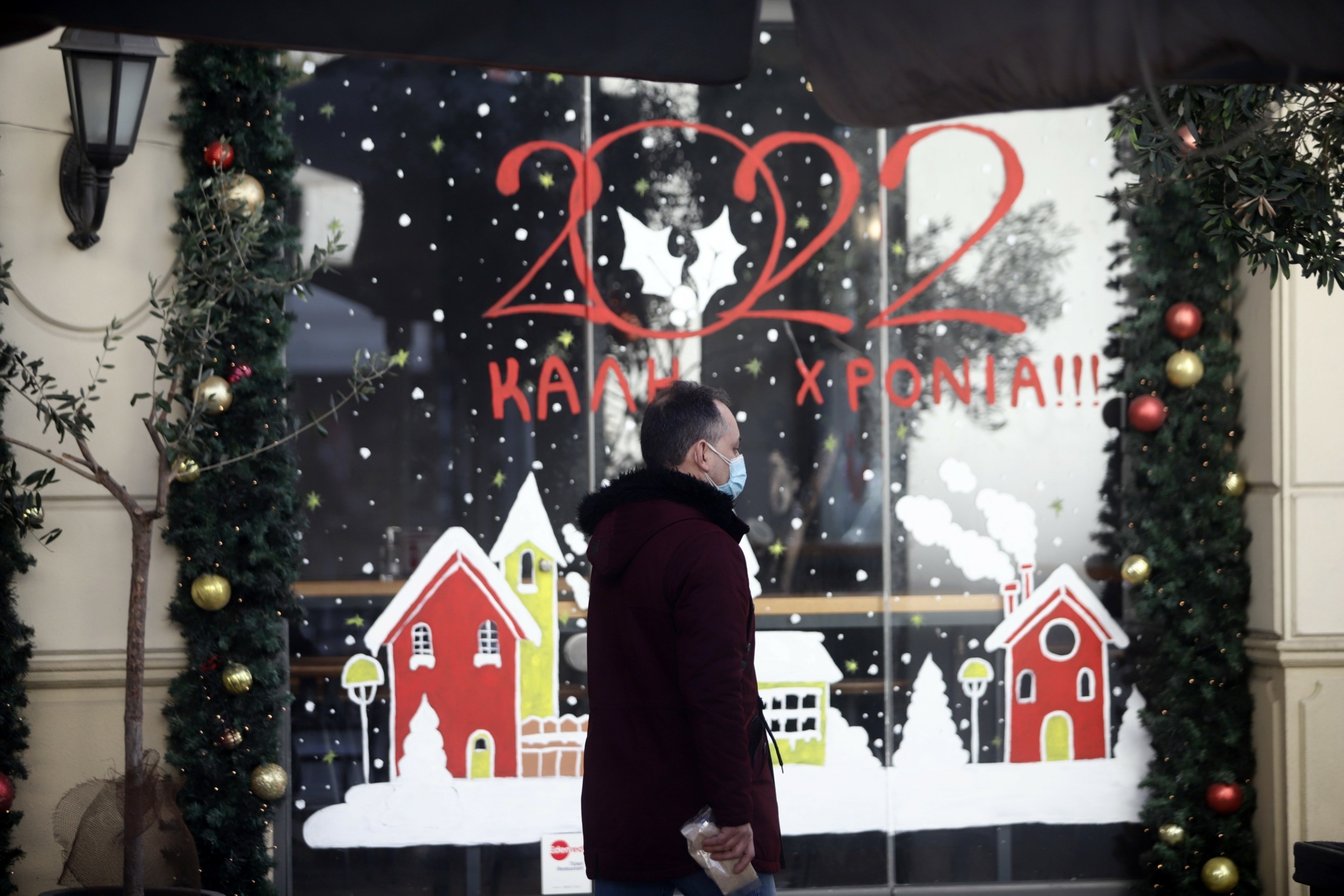 Τι θα κάνει ο κορονοϊός το 2022; Τι δείχνει η συμπεριφορά της Όμικρον και ποιος είναι ο ρόλος της στην πανδημία