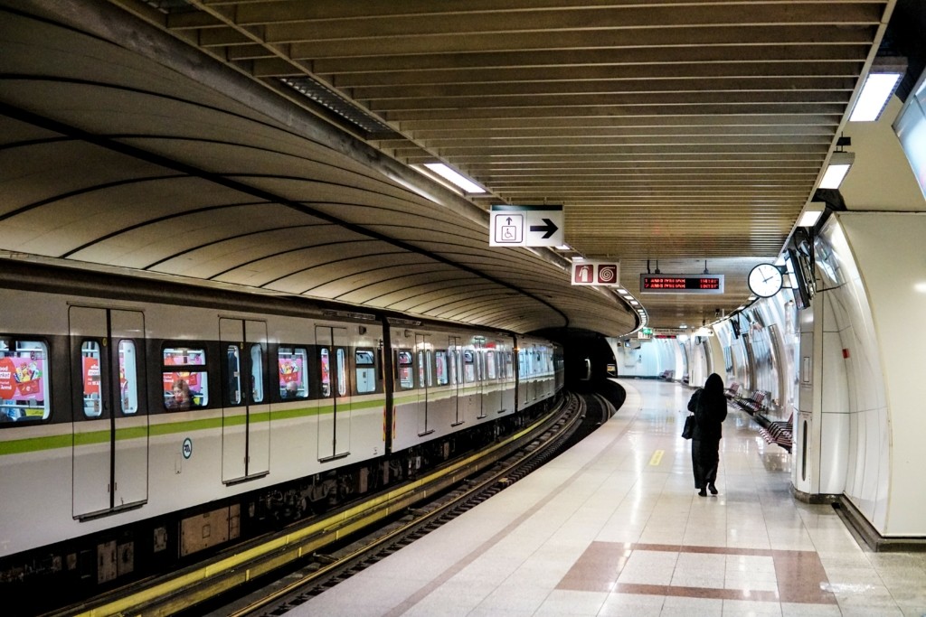 Ομαλοποιούνται τα δρομολόγια στα μέσα μεταφοράς – Πώς κινούνται λεωφορεία, ΗΣΑΠ, μετρό