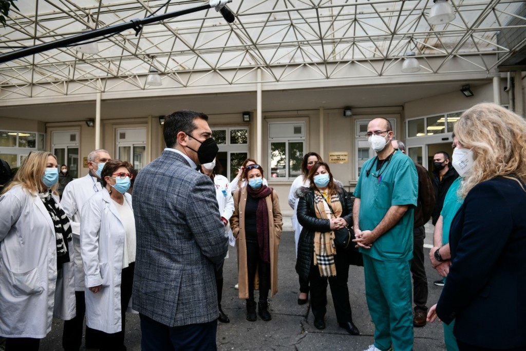 Τσίπρας από το “Αλεξάνδρα” – “Μια άλλη κυβέρνηση φέτος για να στηρίξει το ΕΣΥ”