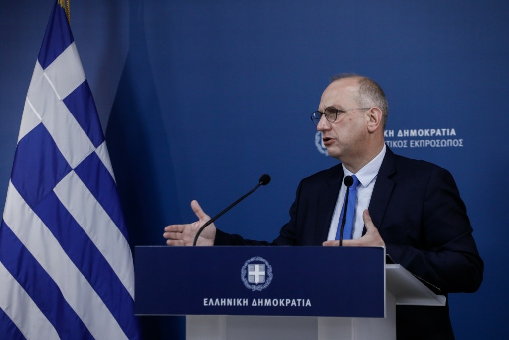 Οικονόμου για σχολεία – “Δρομολογήθηκαν ήδη 850 προσλήψεις εκπαιδευτικών για να καλυφθούν τα κενά”
