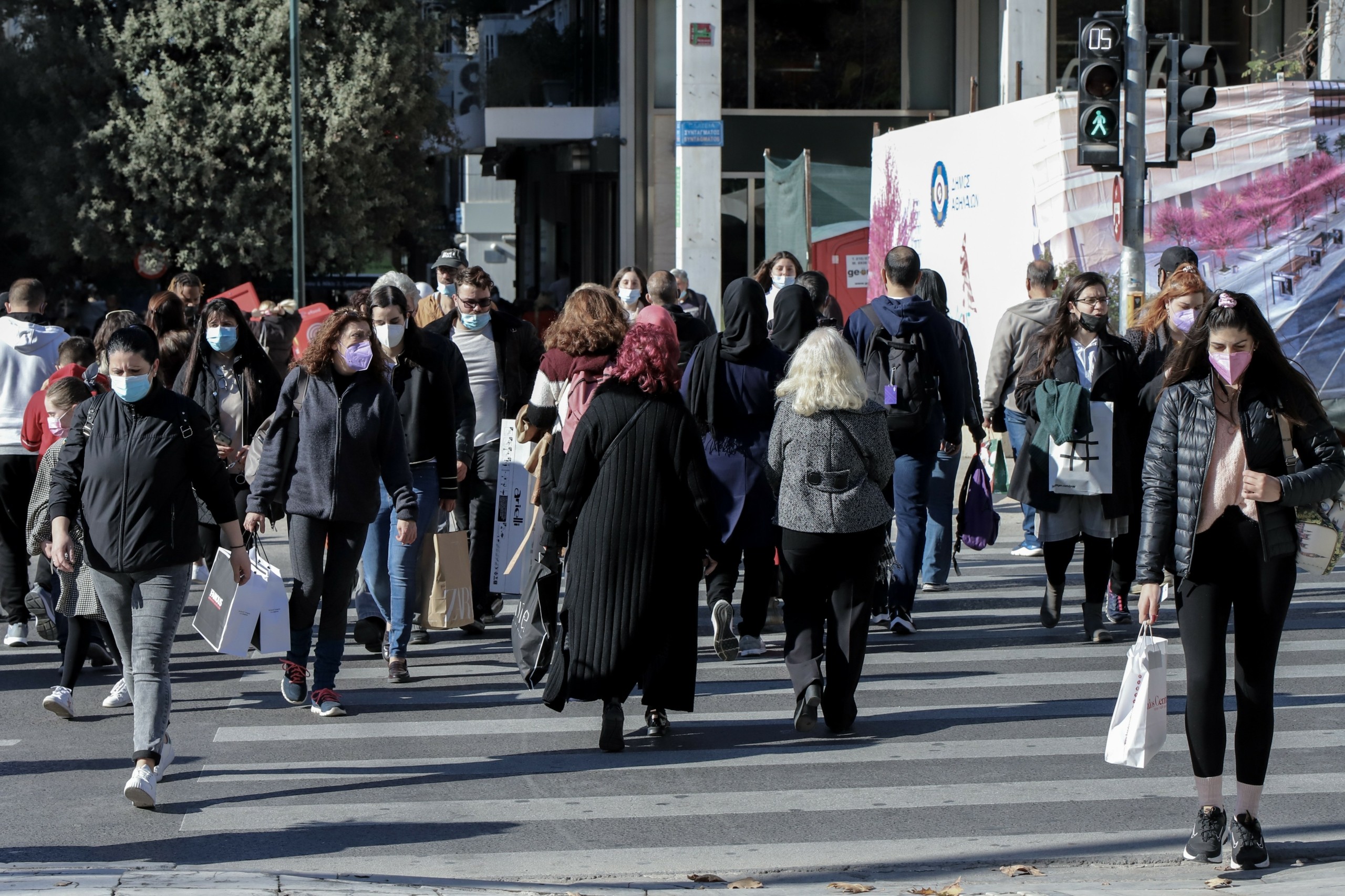 Έρχονται νέα μέτρα κατά της ακρίβειας – Τι θα γίνει με το πρόστιμο σε ανεμβολίαστους και την άδεια ειδικού σκοπού