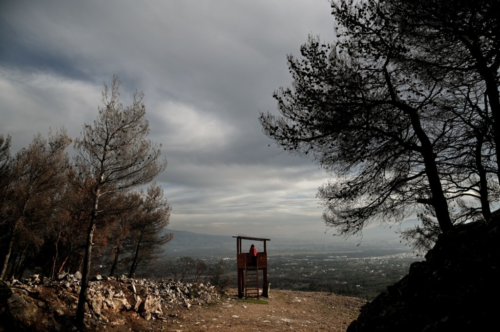 Με βροχές και κρύο ξεκινά η εβδομάδα – Δείτε πού θα χιονίσει