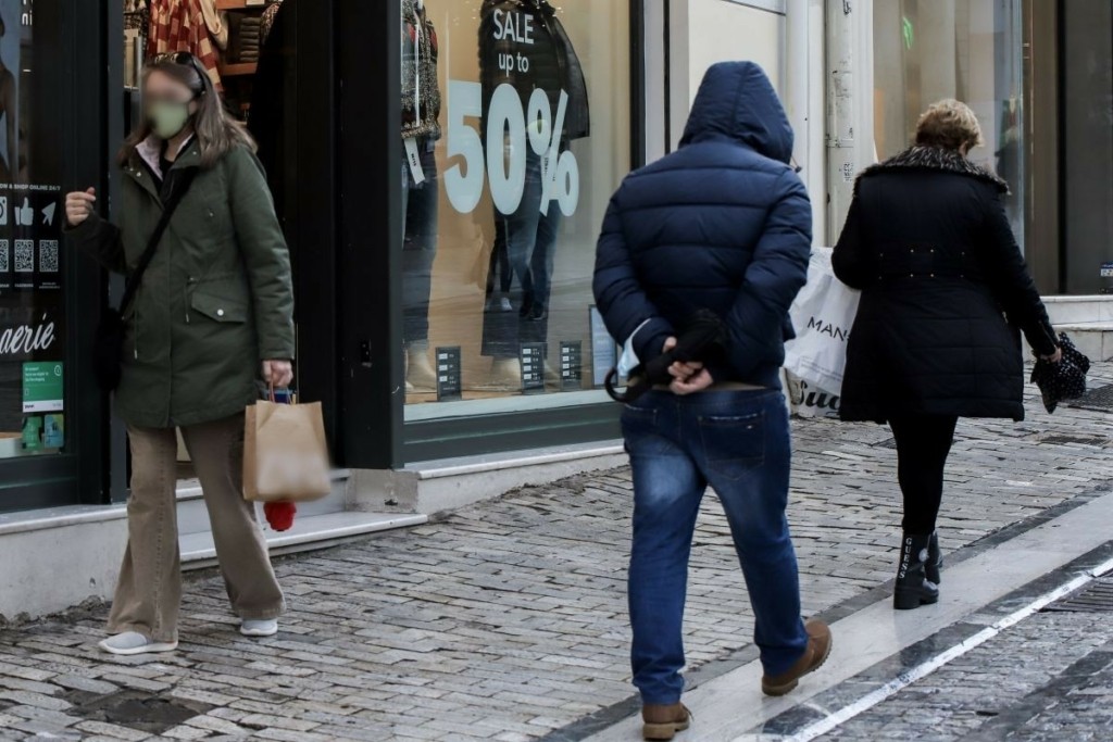 Αγγίζει τα 13.000 κρούσματα η Αττική – Η Θεσσαλονίκη μετρά περισσότερες από 3.000 νέες μολύνσεις