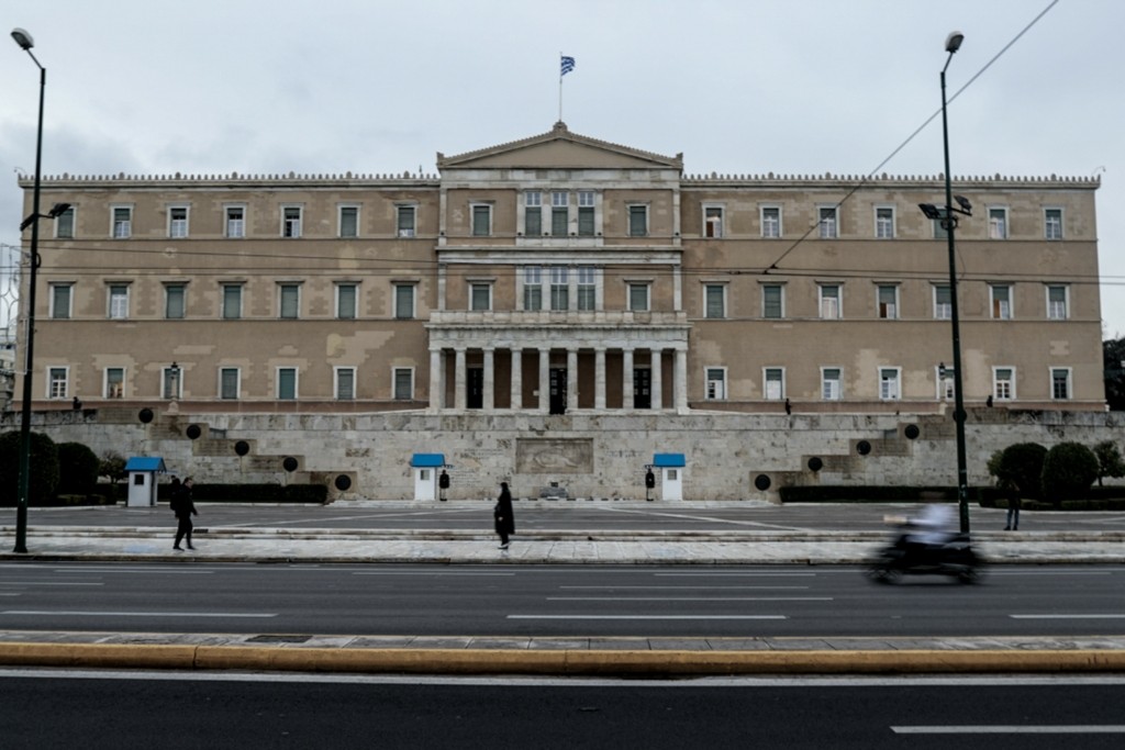 Βελτιώνεται προσωρινά ο καιρός την Πέμπτη με μικρή άνοδο της θερμοκρασίας