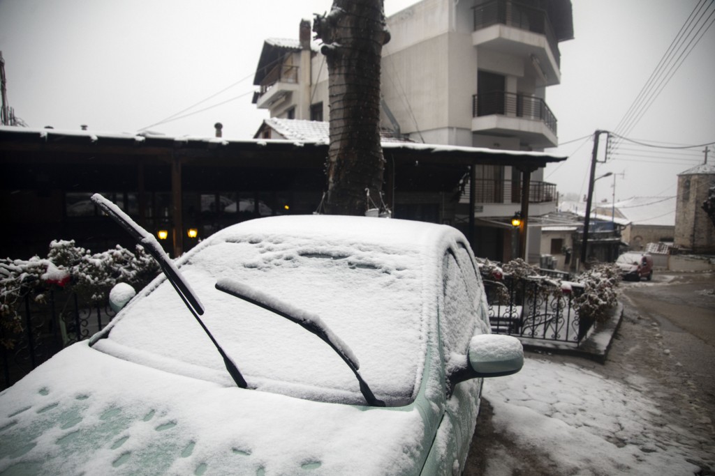 Σε επιφυλακή ο κρατικός μηχανισμός ενόψει του σφοδρού χιονιά – Οδηγίες στους πολίτες (pics&vid)
