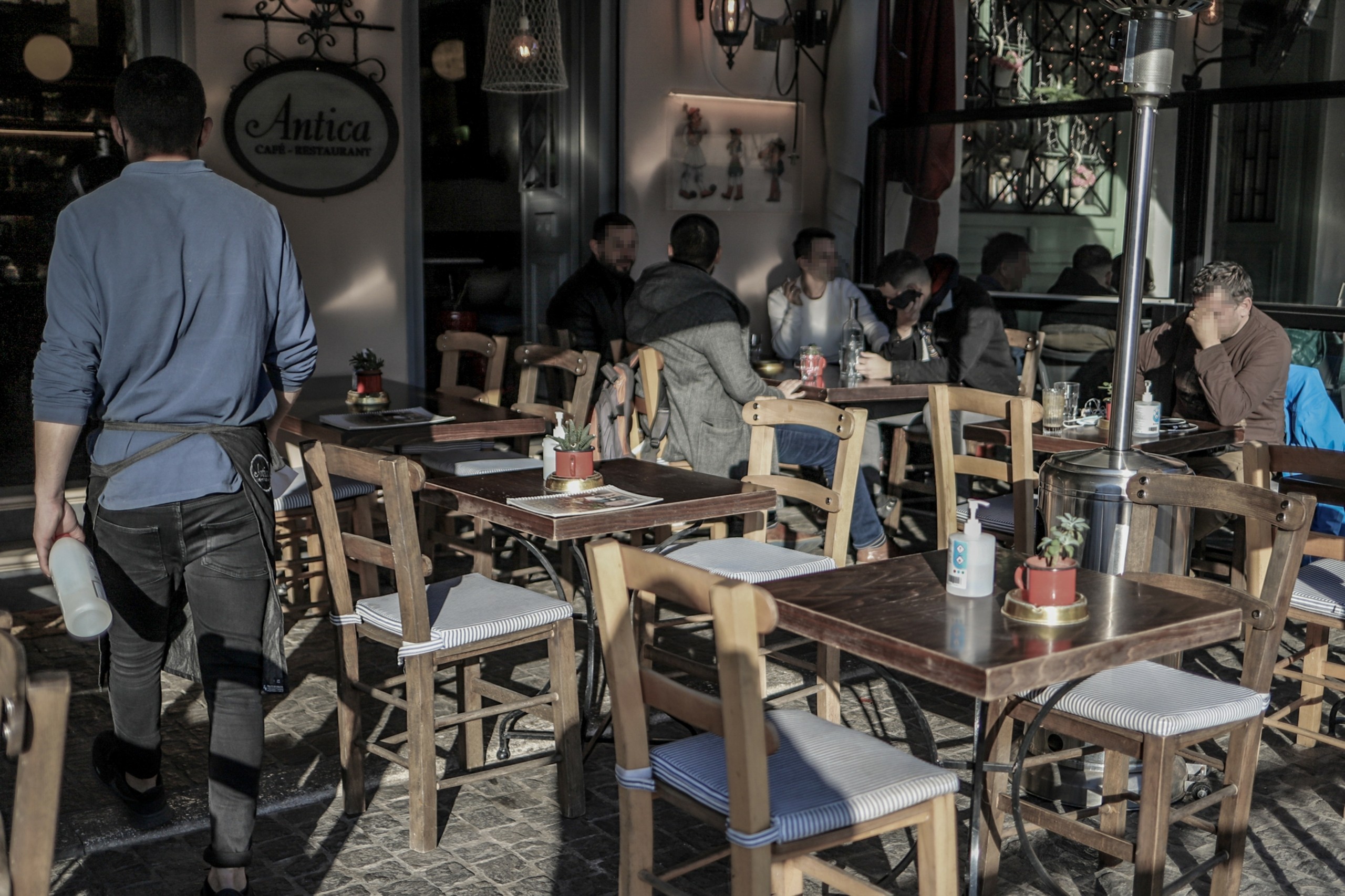 Γιατί αποφασίστηκε η χαλάρωση των μέτρων – Τι αλλάζει στην εστίαση – Ποιοι περιορισμοί παραμένουν