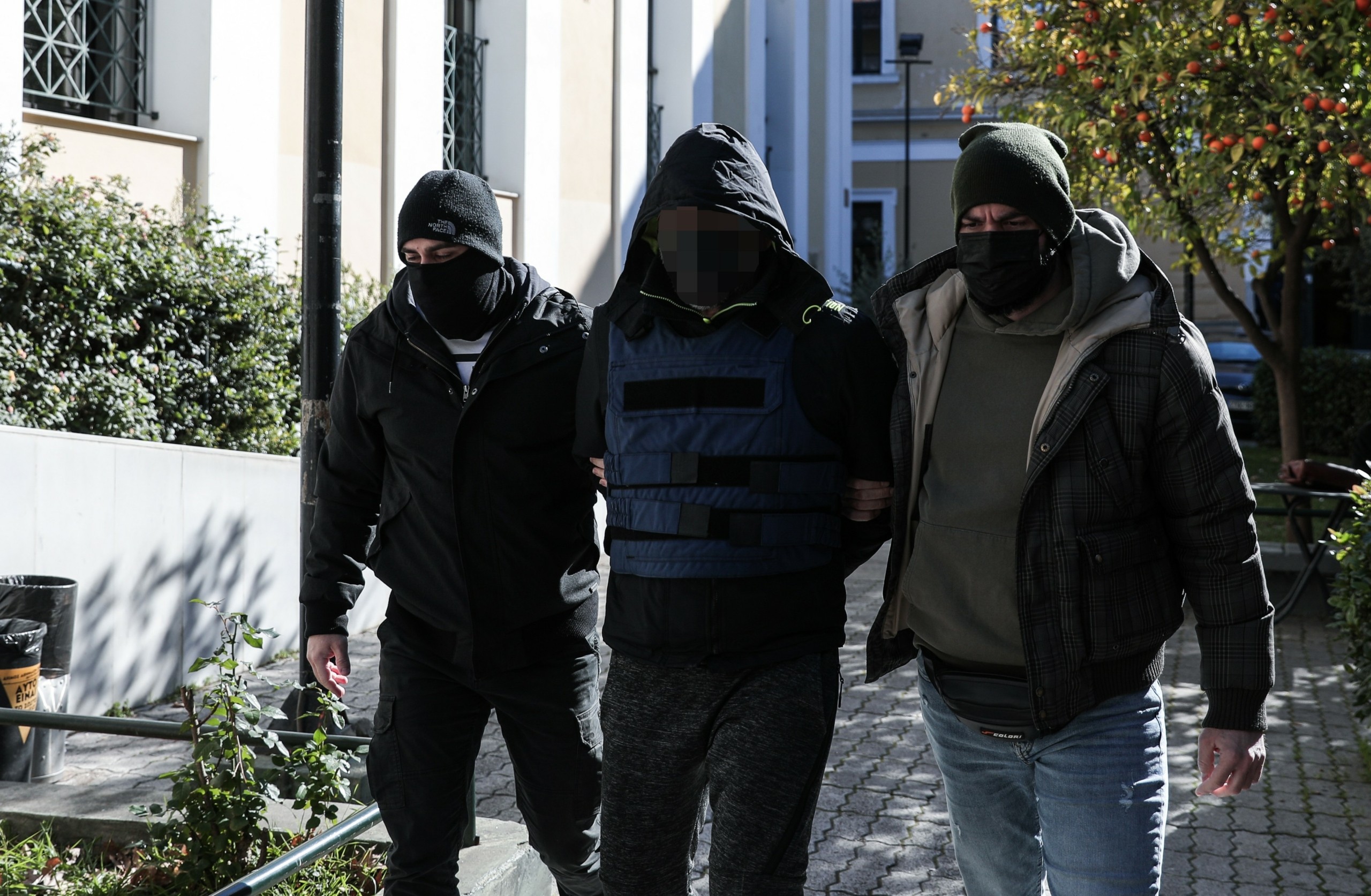 Νέα καταγγελία για τον νταή της Αργυρούπολης – “Με σπασμένη μύτη… έβγαζα τα ράμματα μόνη μου στο μπάνιο”