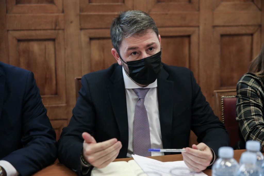 “Ναι” Ανδρουλάκη στην πρόταση μομφής του Τσίπρα