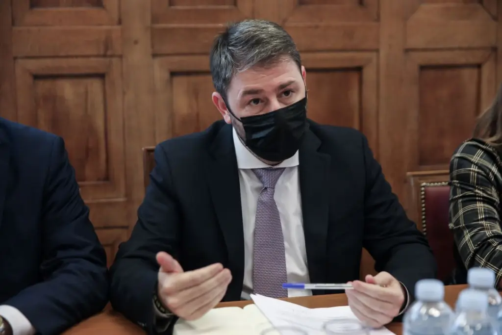 “Ναι” Ανδρουλάκη στην πρόταση μομφής του Τσίπρα