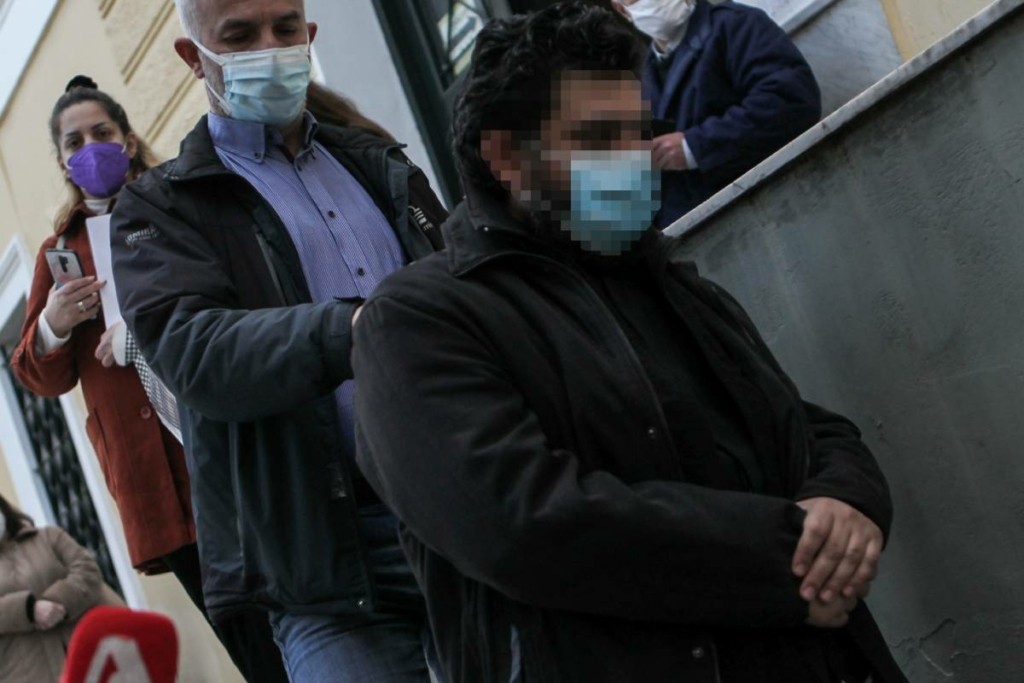 Αυτός είναι ο ιερέας-τέρας που κατηγορείται ότι βίαζε 16χρονη στα Κάτω Πατήσια – “Είναι αθώος” λέει η κόρη του  (pics)